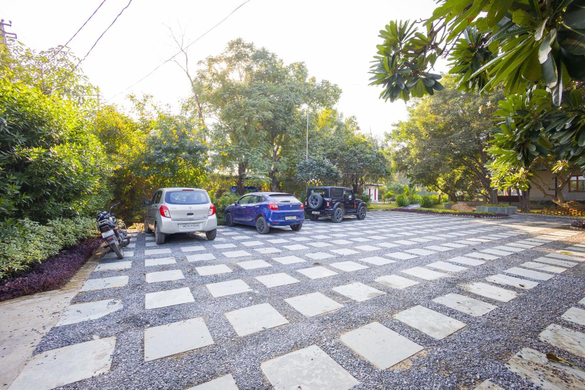 Dhauj Elivaas Hidden Oasis 4Bhk With Pool, Mud House & Container House 빌라 외부 사진