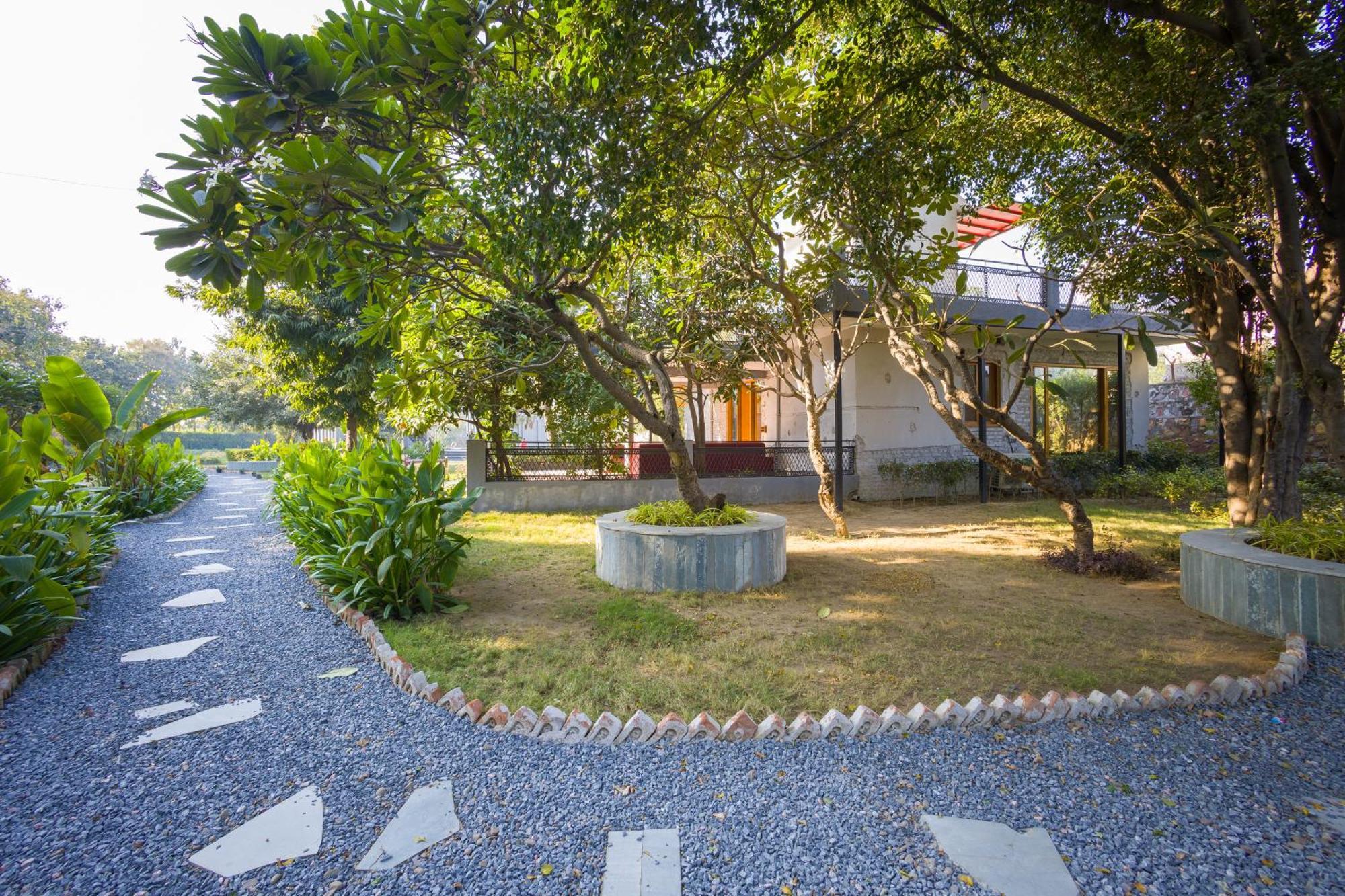 Dhauj Elivaas Hidden Oasis 4Bhk With Pool, Mud House & Container House 빌라 외부 사진