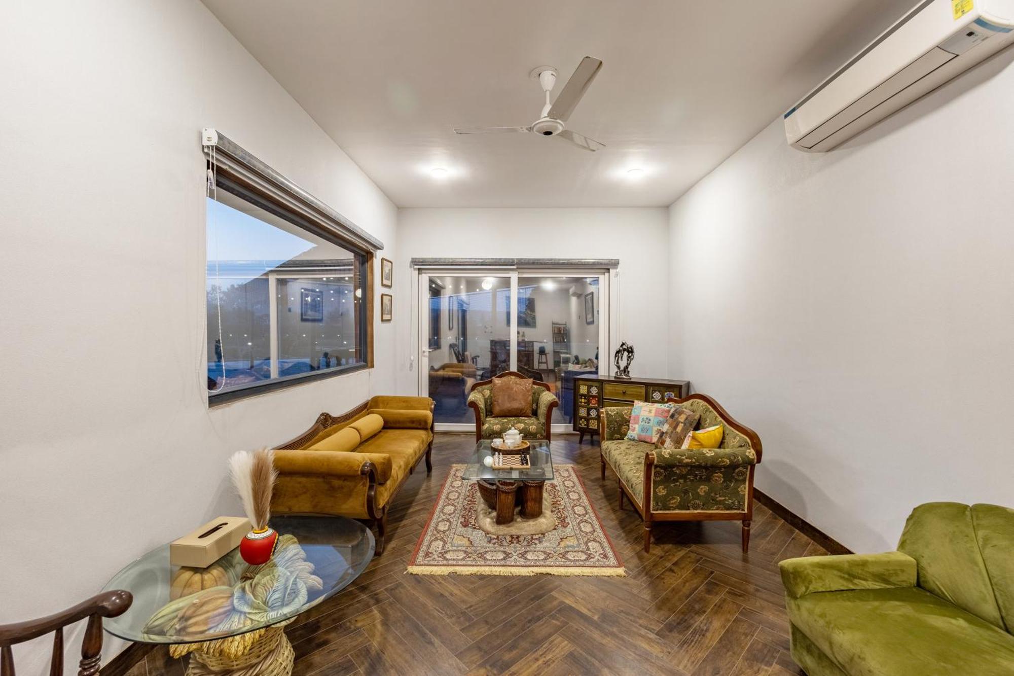 Dhauj Elivaas Hidden Oasis 4Bhk With Pool, Mud House & Container House 빌라 외부 사진