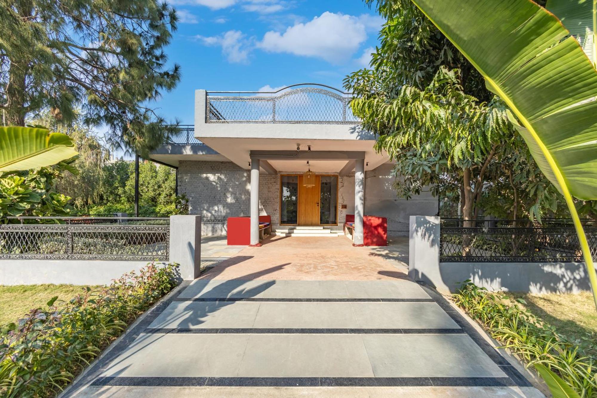 Dhauj Elivaas Hidden Oasis 4Bhk With Pool, Mud House & Container House 빌라 외부 사진