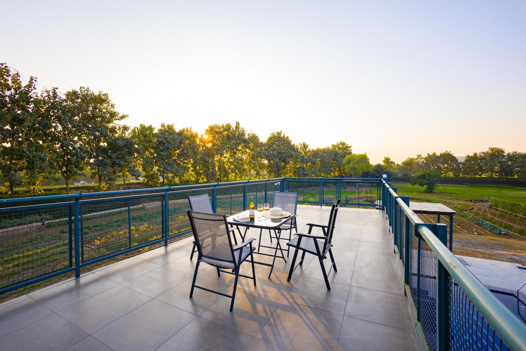 Dhauj Elivaas Hidden Oasis 4Bhk With Pool, Mud House & Container House 빌라 외부 사진