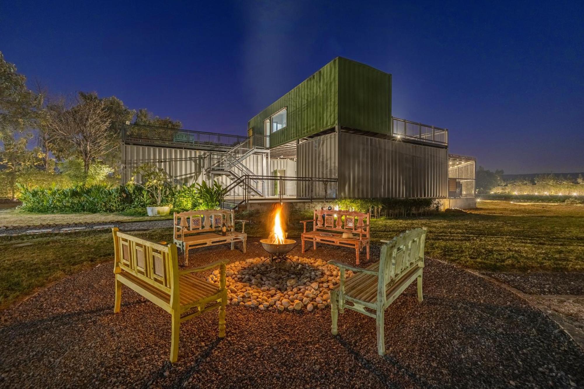 Dhauj Elivaas Hidden Oasis 4Bhk With Pool, Mud House & Container House 빌라 외부 사진